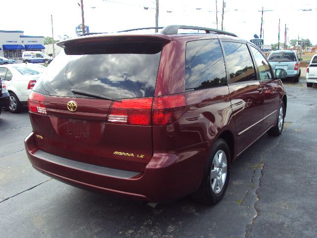 Toyota Sienna 2004 photo 4