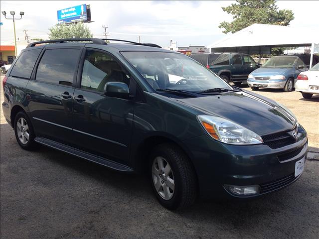 Toyota Sienna 2004 photo 3