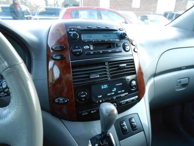 Toyota Sienna 2004 photo 2