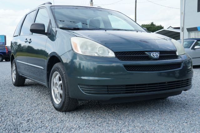 Toyota Sienna Touring - Moonroof MiniVan