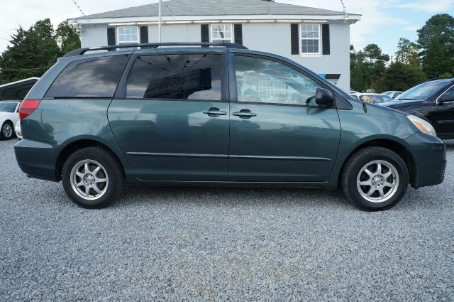 Toyota Sienna 2004 photo 2