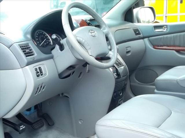 Toyota Sienna 2005 photo 1