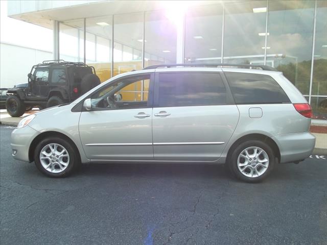 Toyota Sienna 2005 photo 2