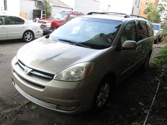 Toyota Sienna XLT 4.6L 4WD MiniVan