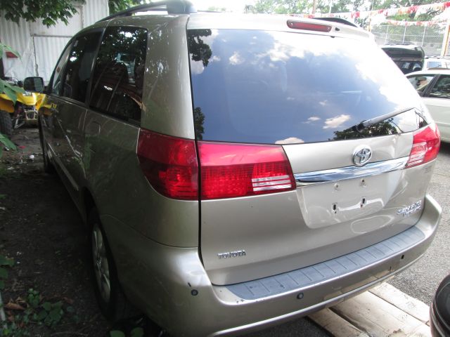 Toyota Sienna 2005 photo 1