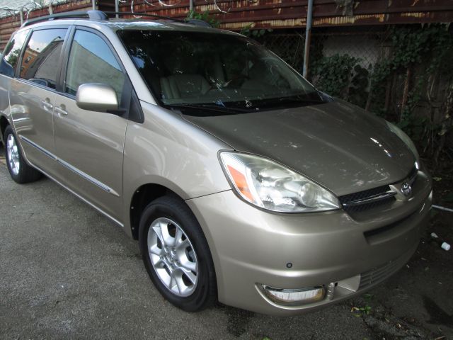 Toyota Sienna 2005 photo 2