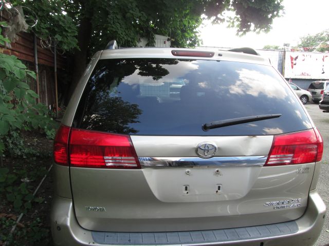 Toyota Sienna 2005 photo 3