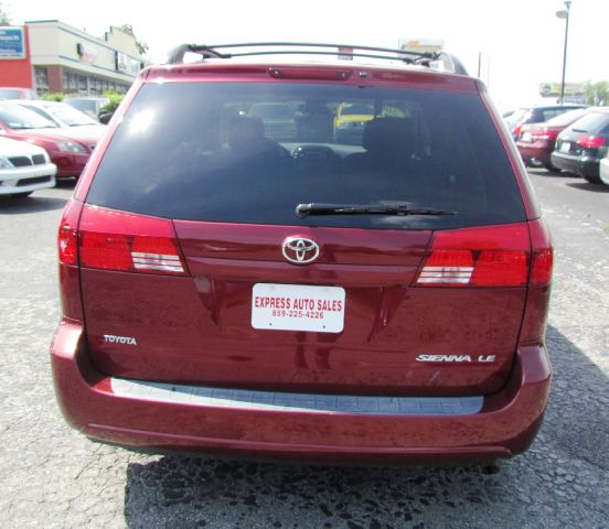 Toyota Sienna 2005 photo 1