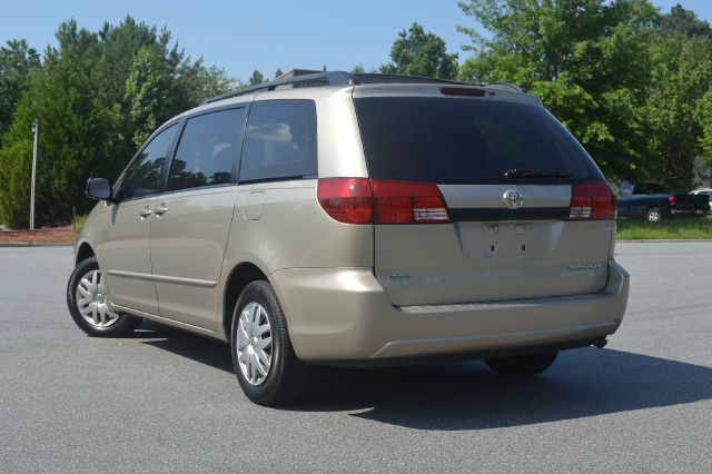 Toyota Sienna 2005 photo 1