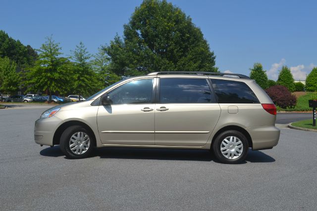 Toyota Sienna 2005 photo 2