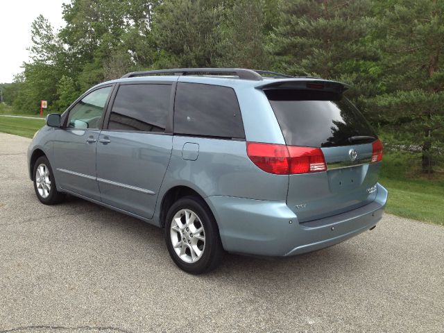 Toyota Sienna XLT 4.6L 4WD MiniVan