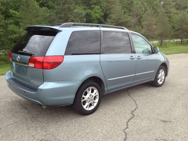 Toyota Sienna 2005 photo 15