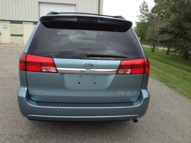 Toyota Sienna 2005 photo 16