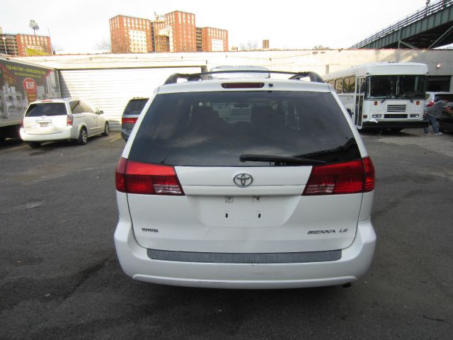 Toyota Sienna 2005 photo 3