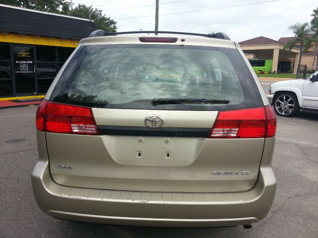 Toyota Sienna 2005 photo 2