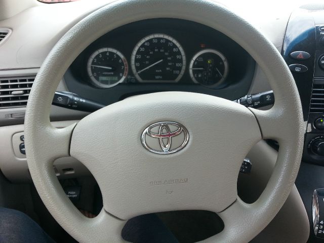 Toyota Sienna 2005 photo 3