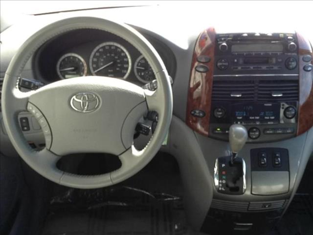 Toyota Sienna 2005 photo 1