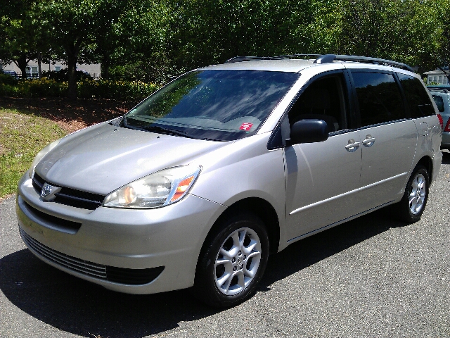 Toyota Sienna 2005 photo 1