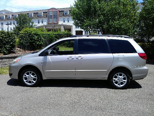 Toyota Sienna 2005 photo 2