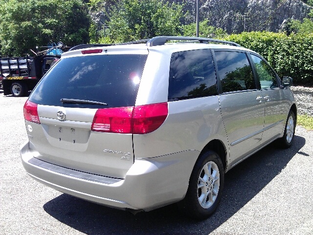 Toyota Sienna 2005 photo 3