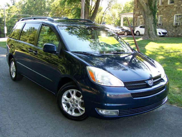 Toyota Sienna 2005 photo 1