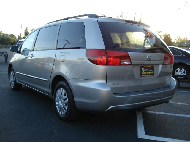 Toyota Sienna 2005 photo 1