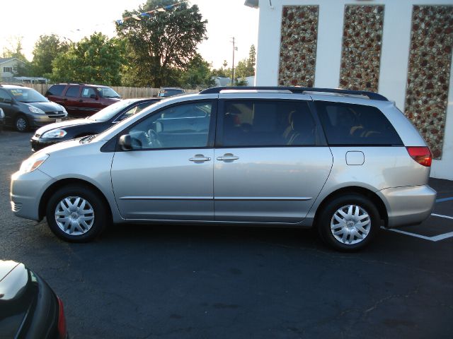 Toyota Sienna 2005 photo 2