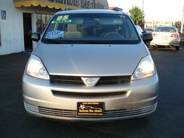 Toyota Sienna 2005 photo 3