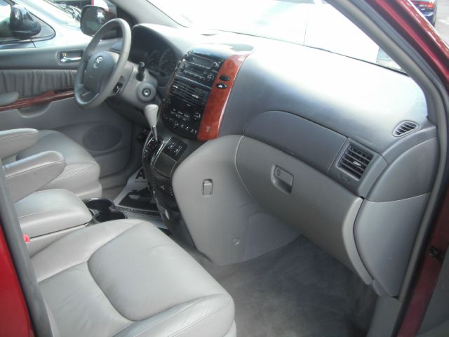 Toyota Sienna XLT 4.6L 4WD MiniVan