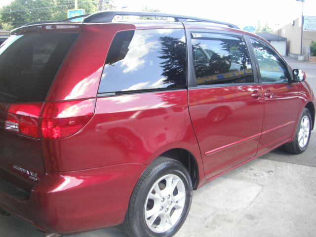 Toyota Sienna 2005 photo 1