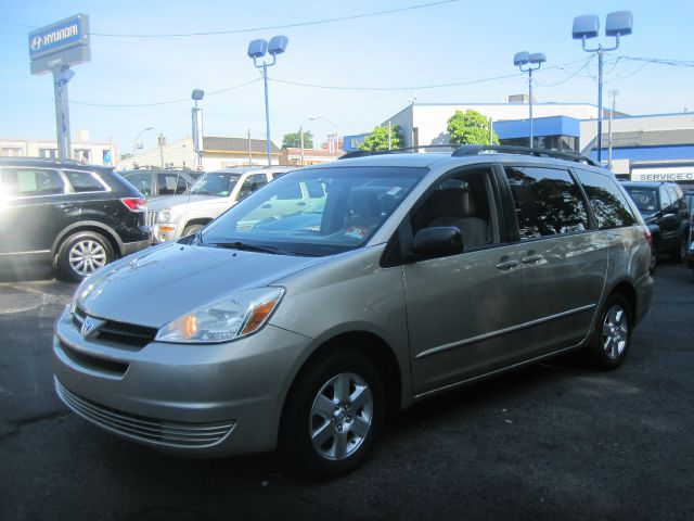 Toyota Sienna 2005 photo 2