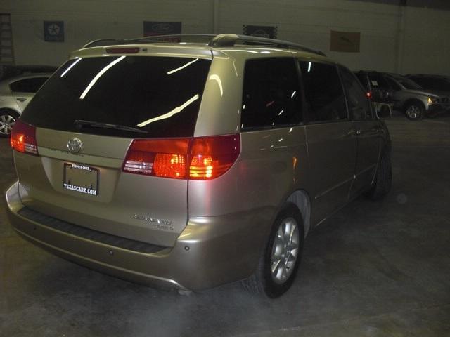 Toyota Sienna 2005 photo 3