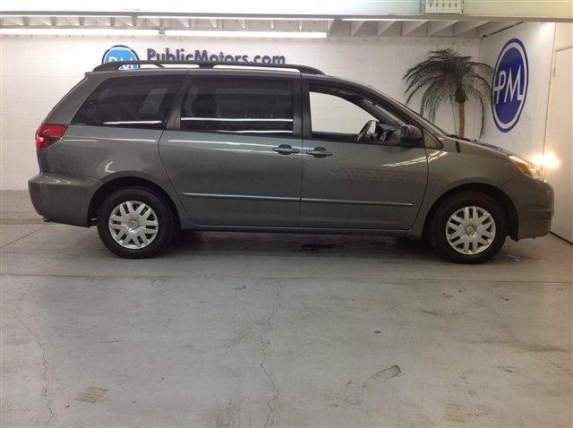 Toyota Sienna 2005 photo 1