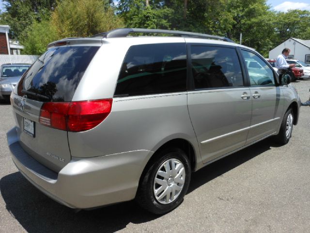 Toyota Sienna S 2WD 4-spd AT MiniVan