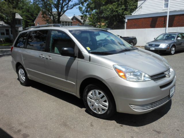 Toyota Sienna 2005 photo 1