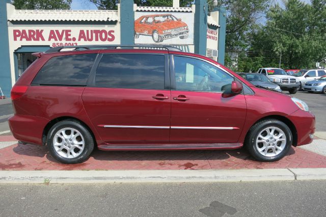 Toyota Sienna 2005 photo 4