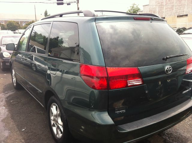 Toyota Sienna 2005 photo 1