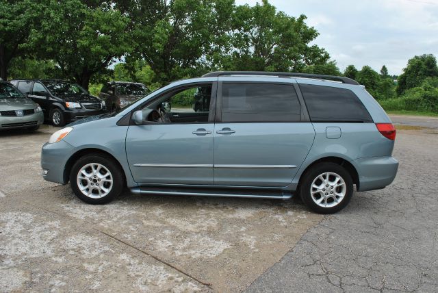 Toyota Sienna 2005 photo 1