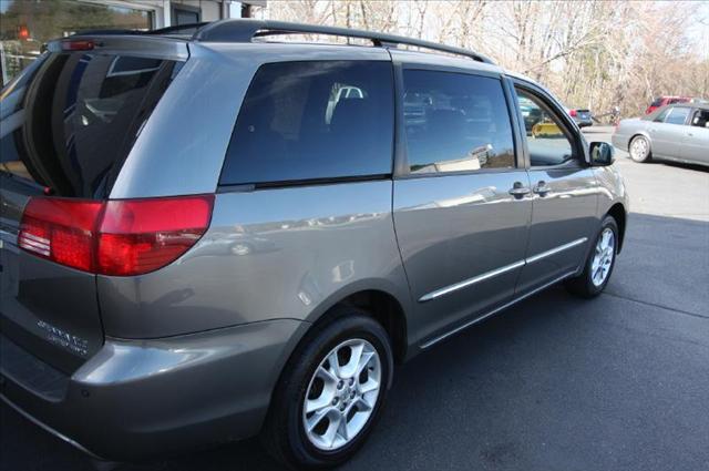 Toyota Sienna XLT 4.6L 4WD MiniVan