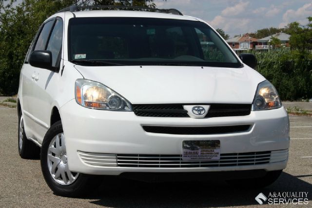 Toyota Sienna 2005 photo 1