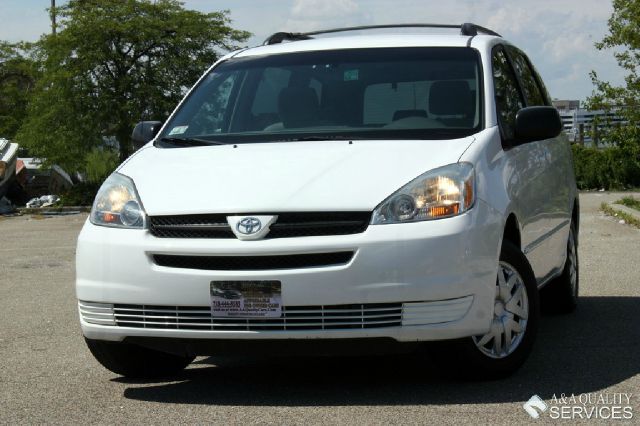 Toyota Sienna 2005 photo 2