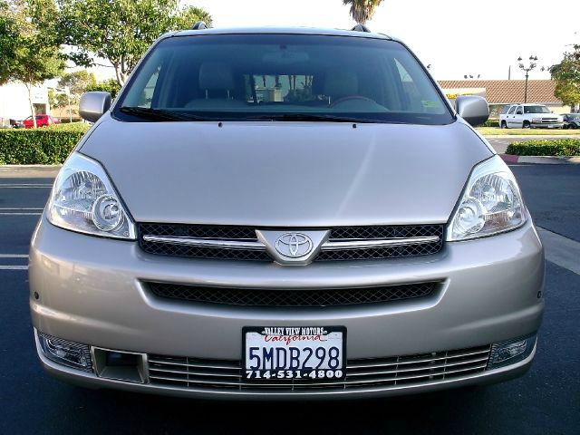 Toyota Sienna 2005 photo 2