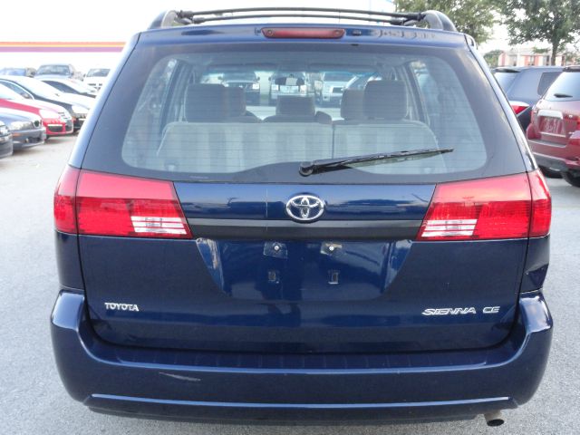 Toyota Sienna 2005 photo 4