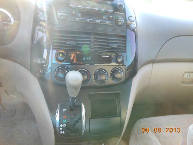 Toyota Sienna 2005 photo 1