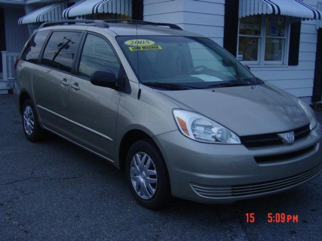 Toyota Sienna 2005 photo 2