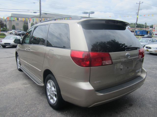 Toyota Sienna 2005 photo 3