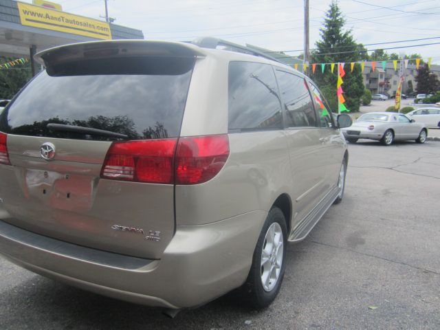 Toyota Sienna 2005 photo 4