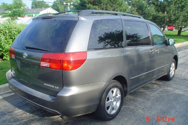 Toyota Sienna S 2WD 4-spd AT MiniVan