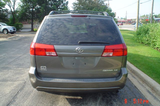 Toyota Sienna 2005 photo 2