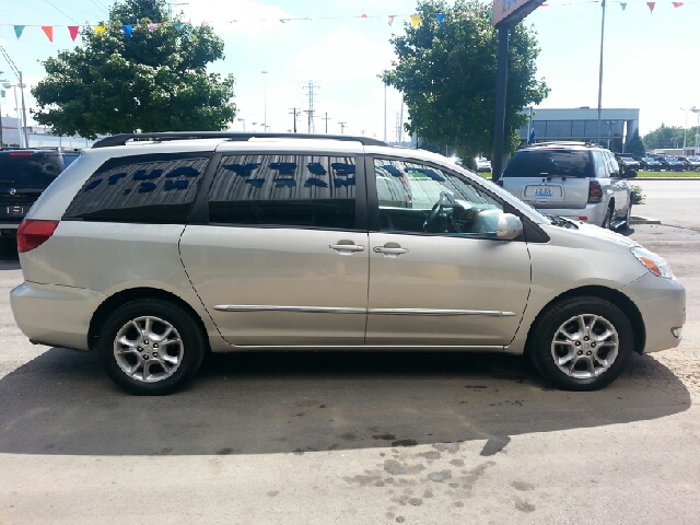 Toyota Sienna 2005 photo 2